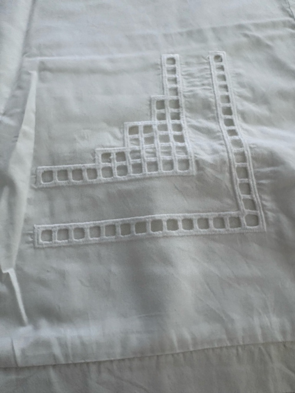 Pottery Barn Set of 2 White Cotton Linen Pillow Shams with Cutwork Detail